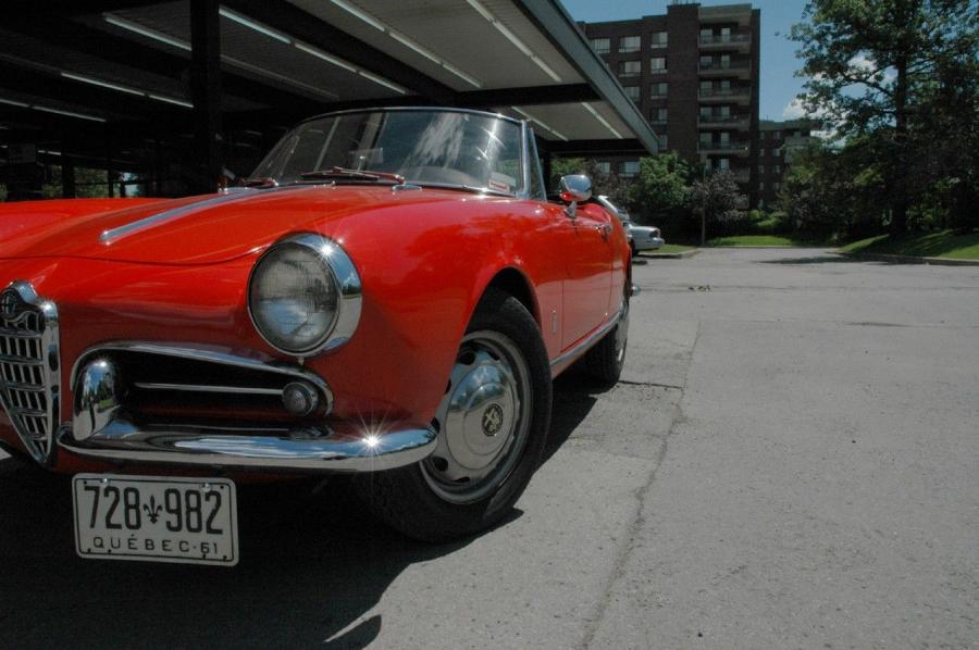 Детали экстерьера Alfa Romeo Giulietta Spider 1961 года  (фото 33 из 36)